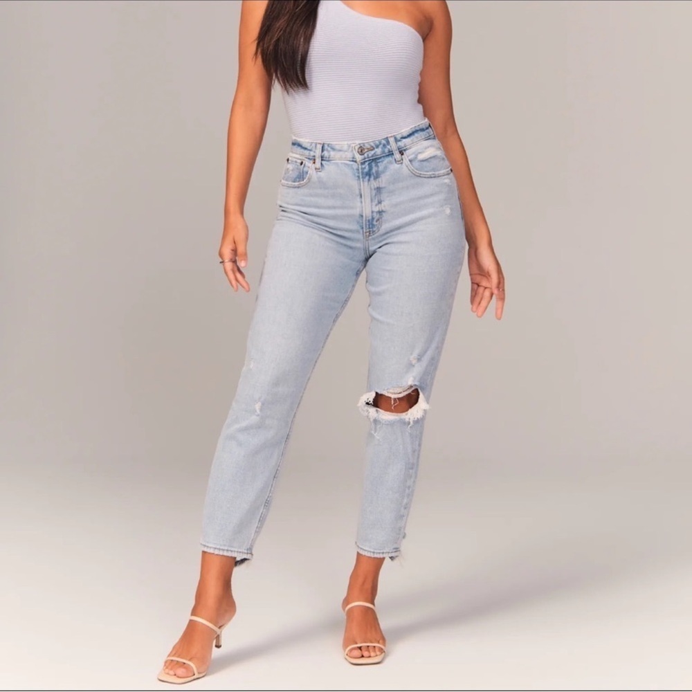 Abercrombie & Fitch The Mom High Rise Jeans Size 2s